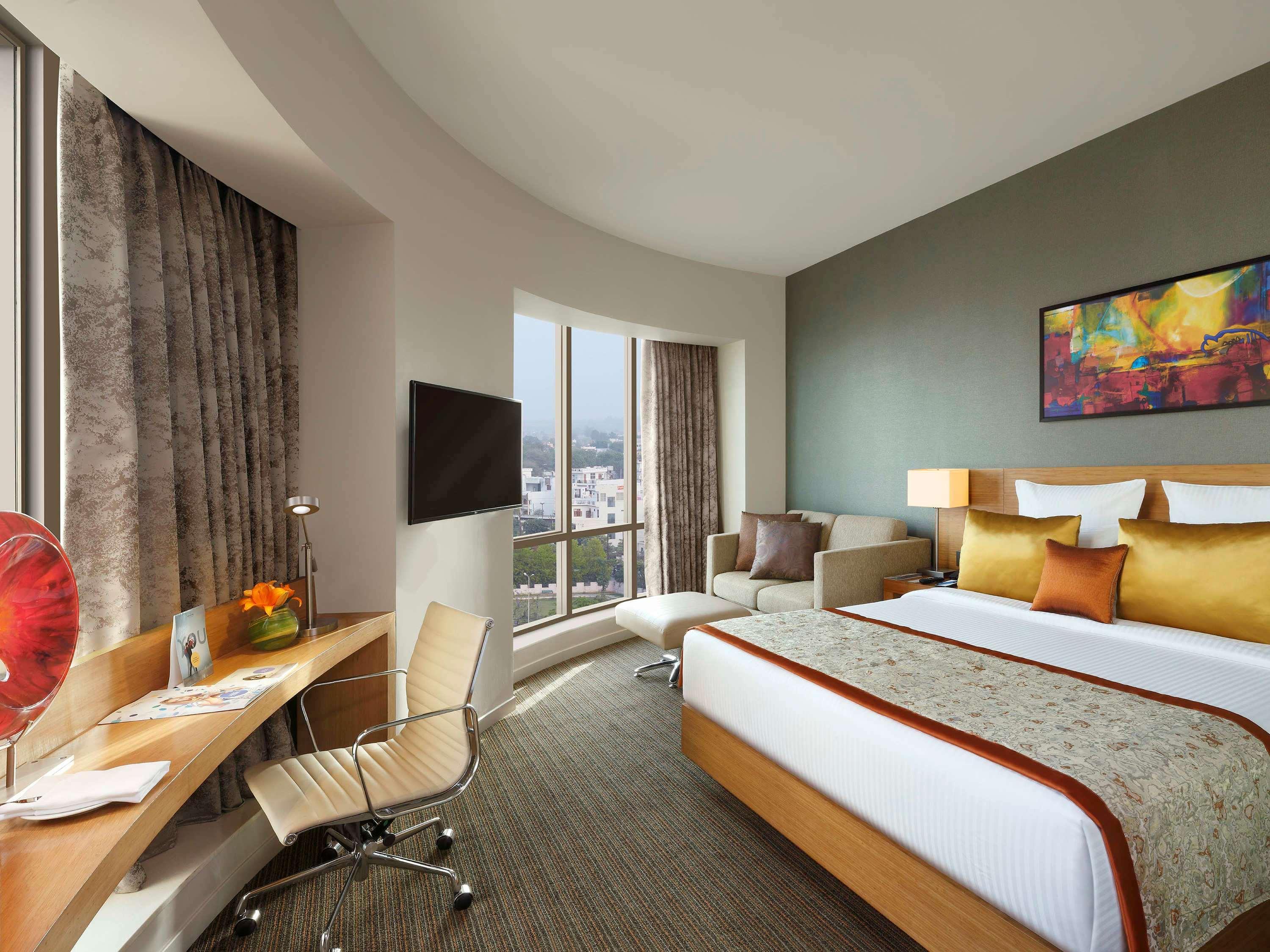 Novotel Lucknow Gomti Nagar Экстерьер фото