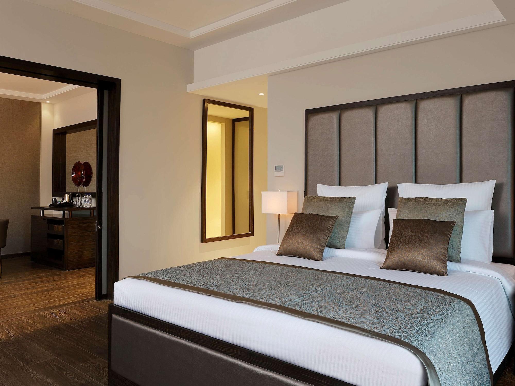 Novotel Lucknow Gomti Nagar Экстерьер фото