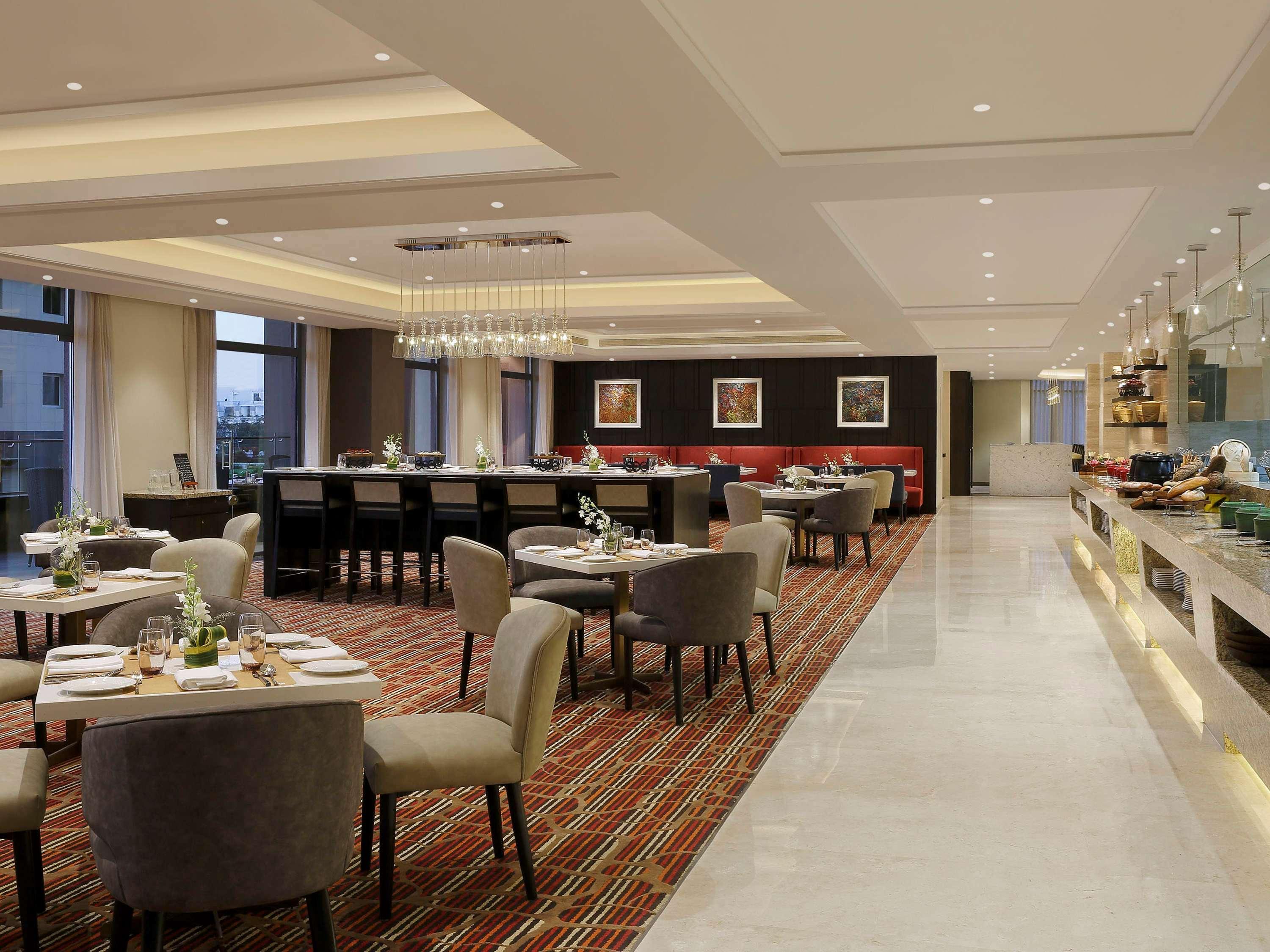 Novotel Lucknow Gomti Nagar Экстерьер фото
