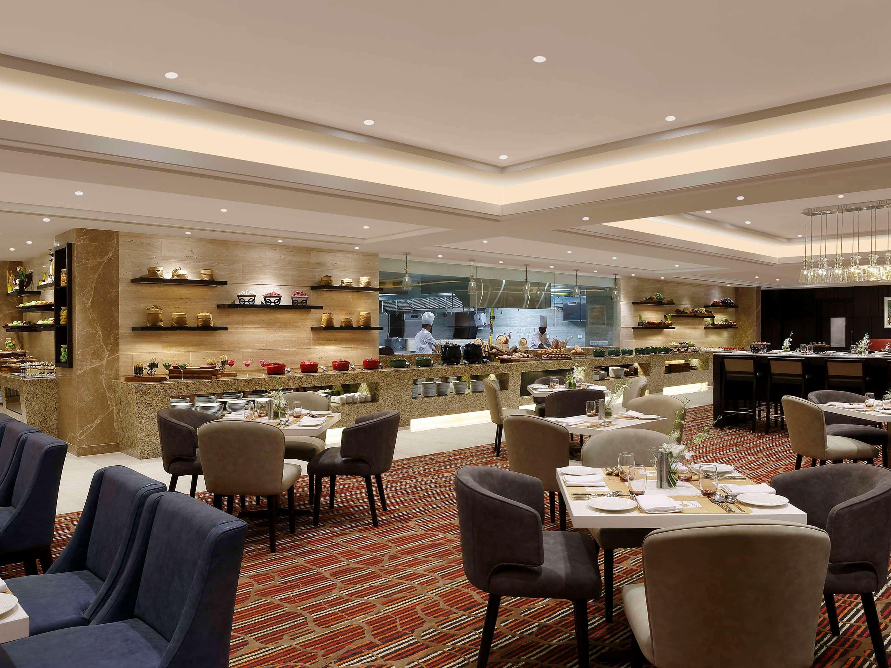 Novotel Lucknow Gomti Nagar Экстерьер фото