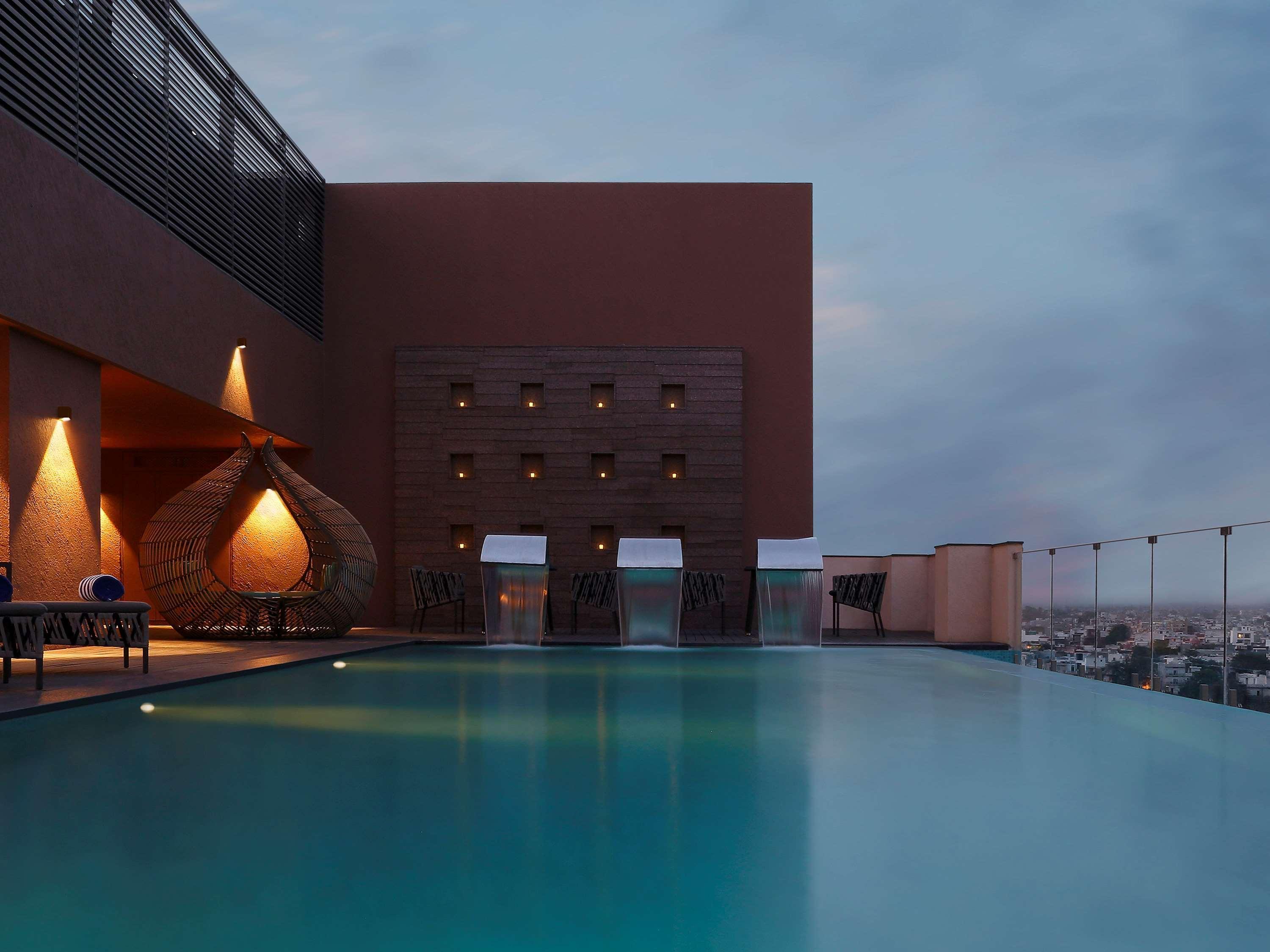 Novotel Lucknow Gomti Nagar Экстерьер фото