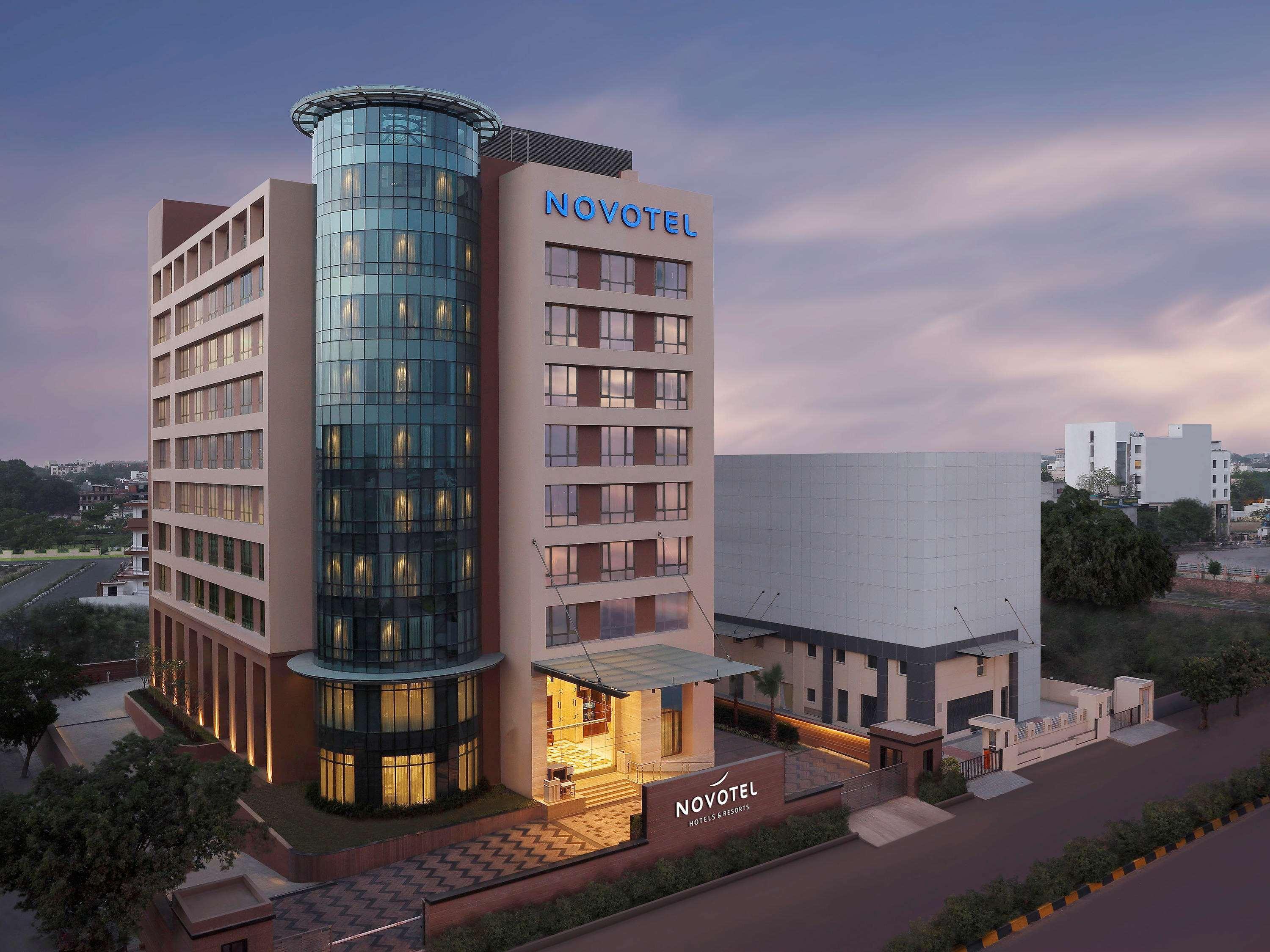 Novotel Lucknow Gomti Nagar Экстерьер фото