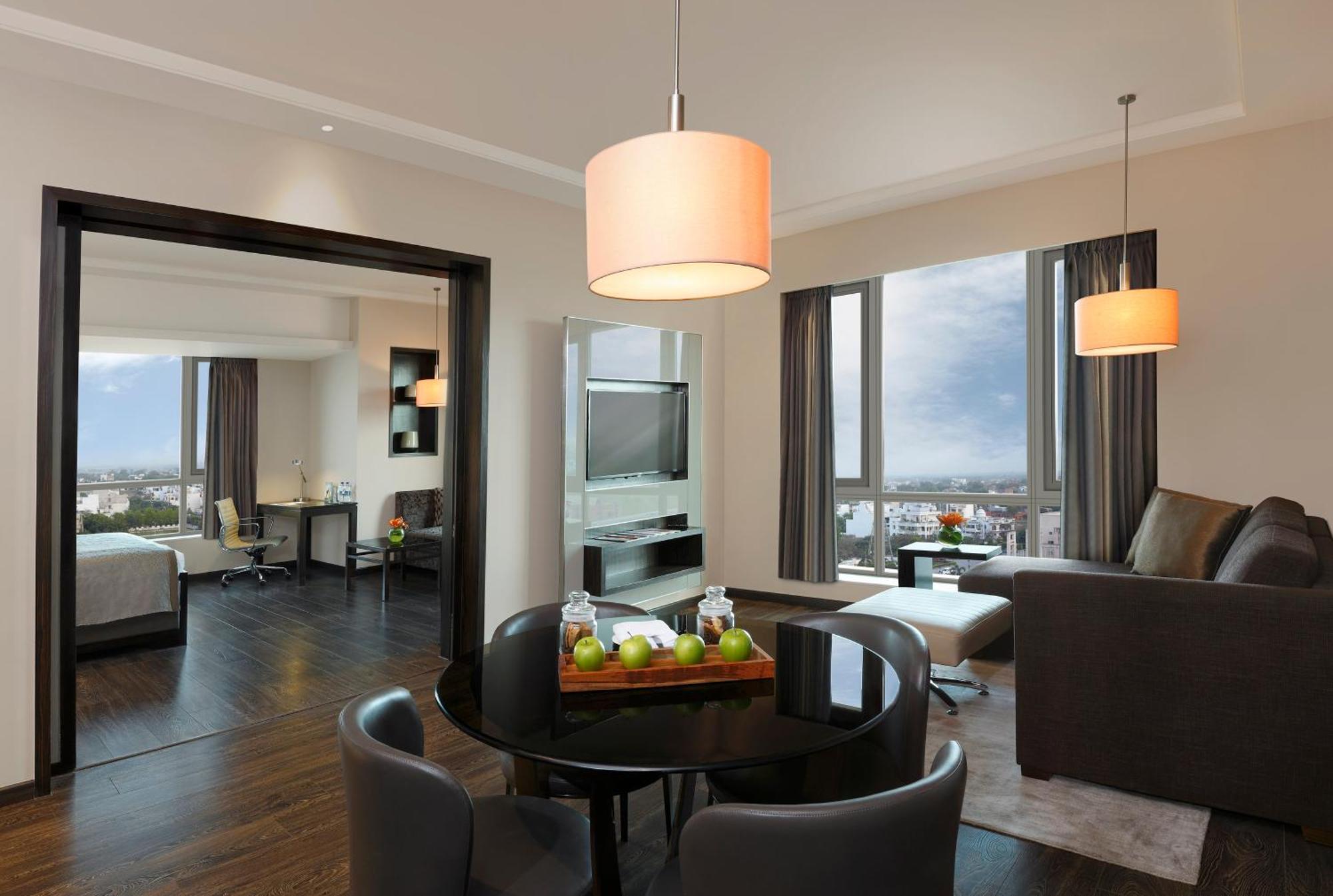 Novotel Lucknow Gomti Nagar Экстерьер фото