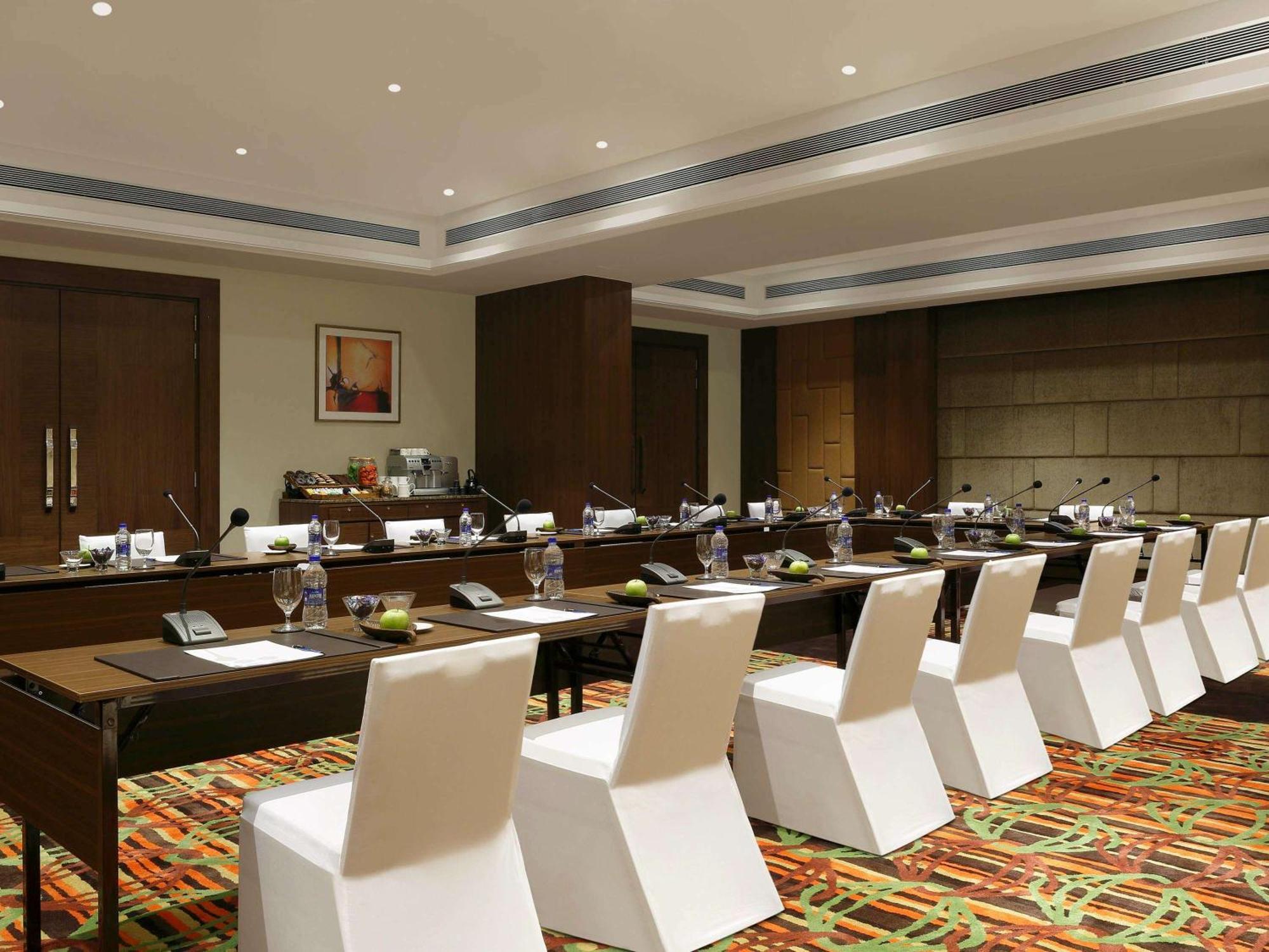 Novotel Lucknow Gomti Nagar Экстерьер фото