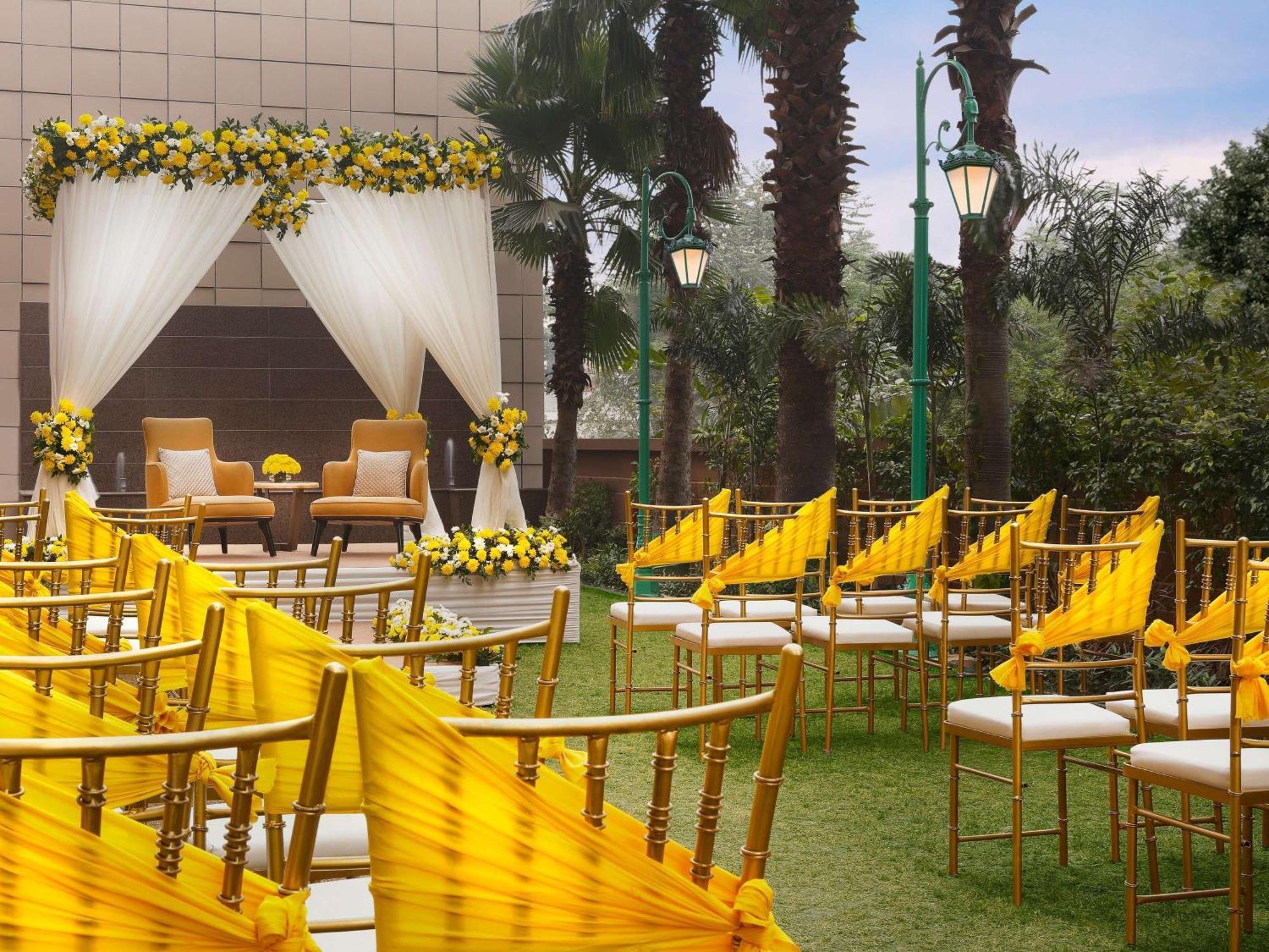 Novotel Lucknow Gomti Nagar Экстерьер фото