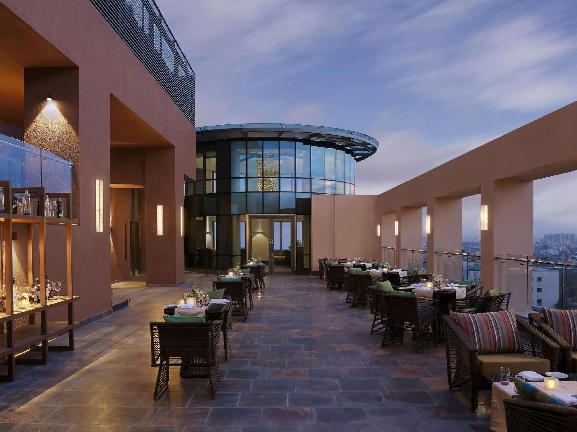 Novotel Lucknow Gomti Nagar Экстерьер фото