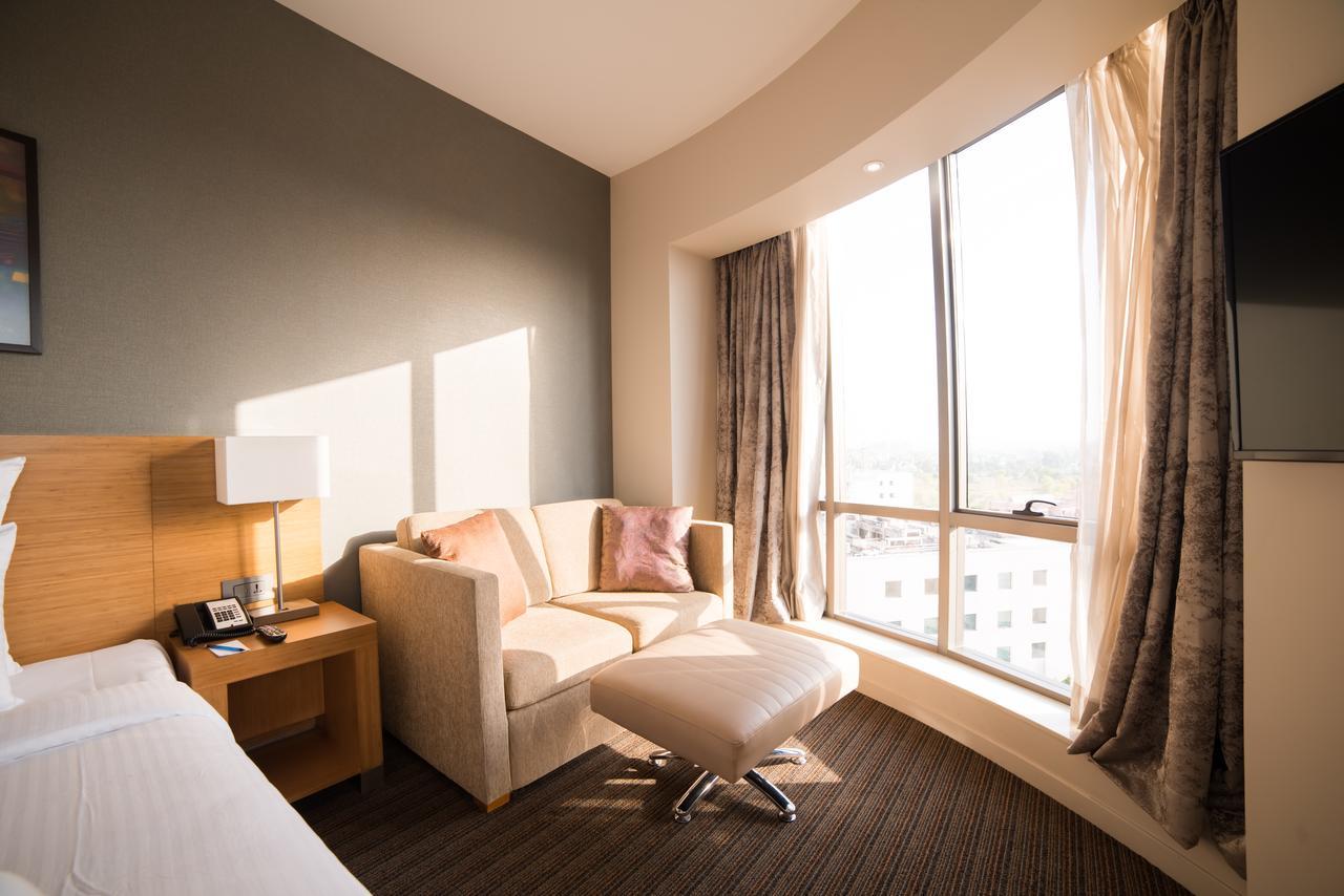 Novotel Lucknow Gomti Nagar Экстерьер фото